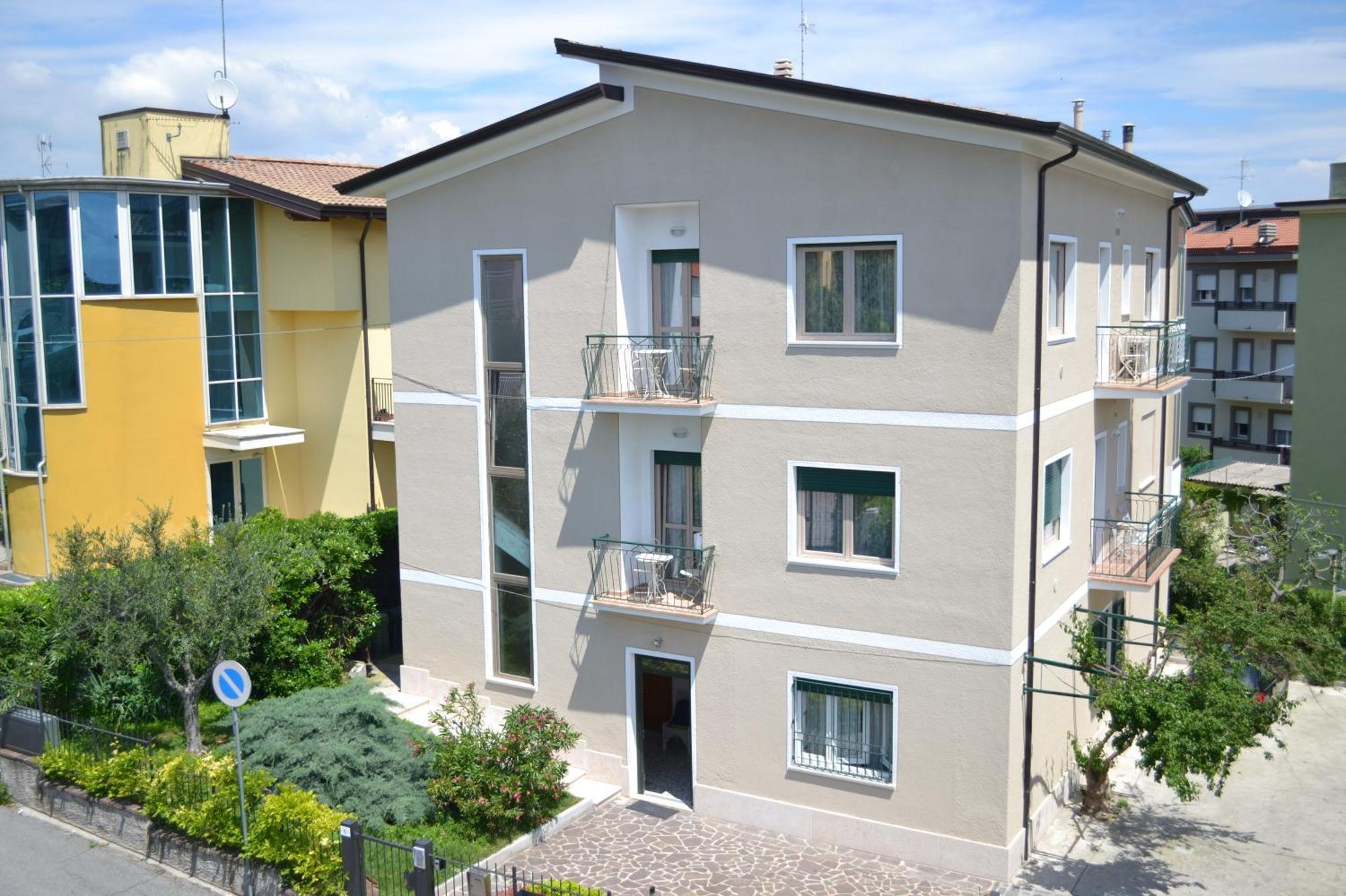 Le Bouganville Apartment Desenzano del Garda Exterior photo
